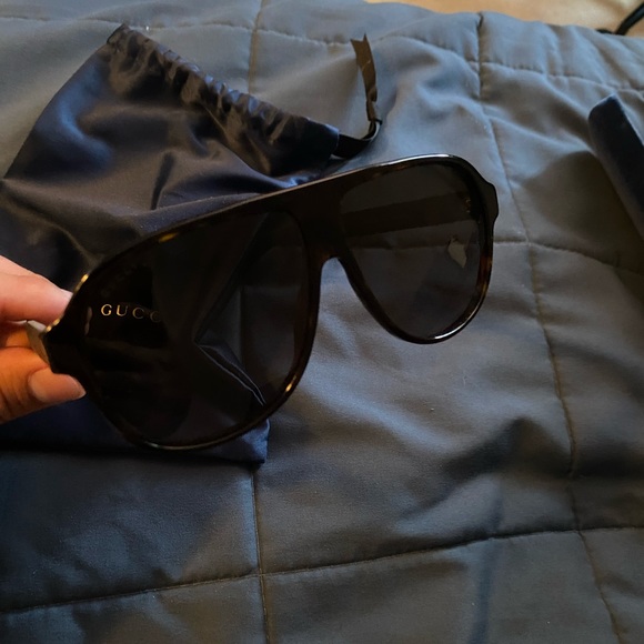 Gucci Unisex Sunglasses - Picture 2 of 5